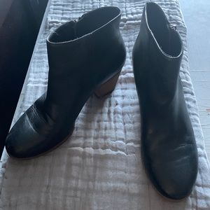 Women’s booties size 7